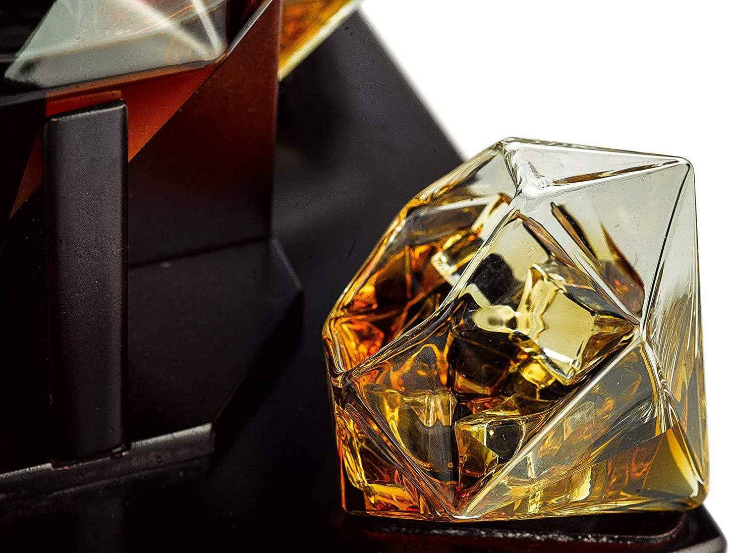 Diamond Whiskey Decanter with 2 Diamond Whiskey Glasses